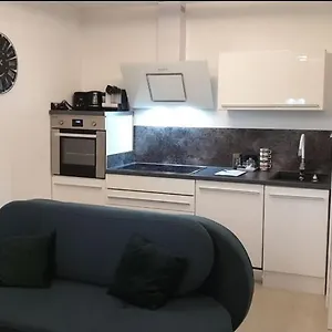 apartment-mit-schner-moderner-einrichtung.topcolognehotels.com/