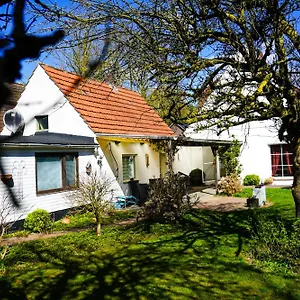 gemtliches-haus-mit-groem-traumhaften-garten.hotelsinbremen.net/